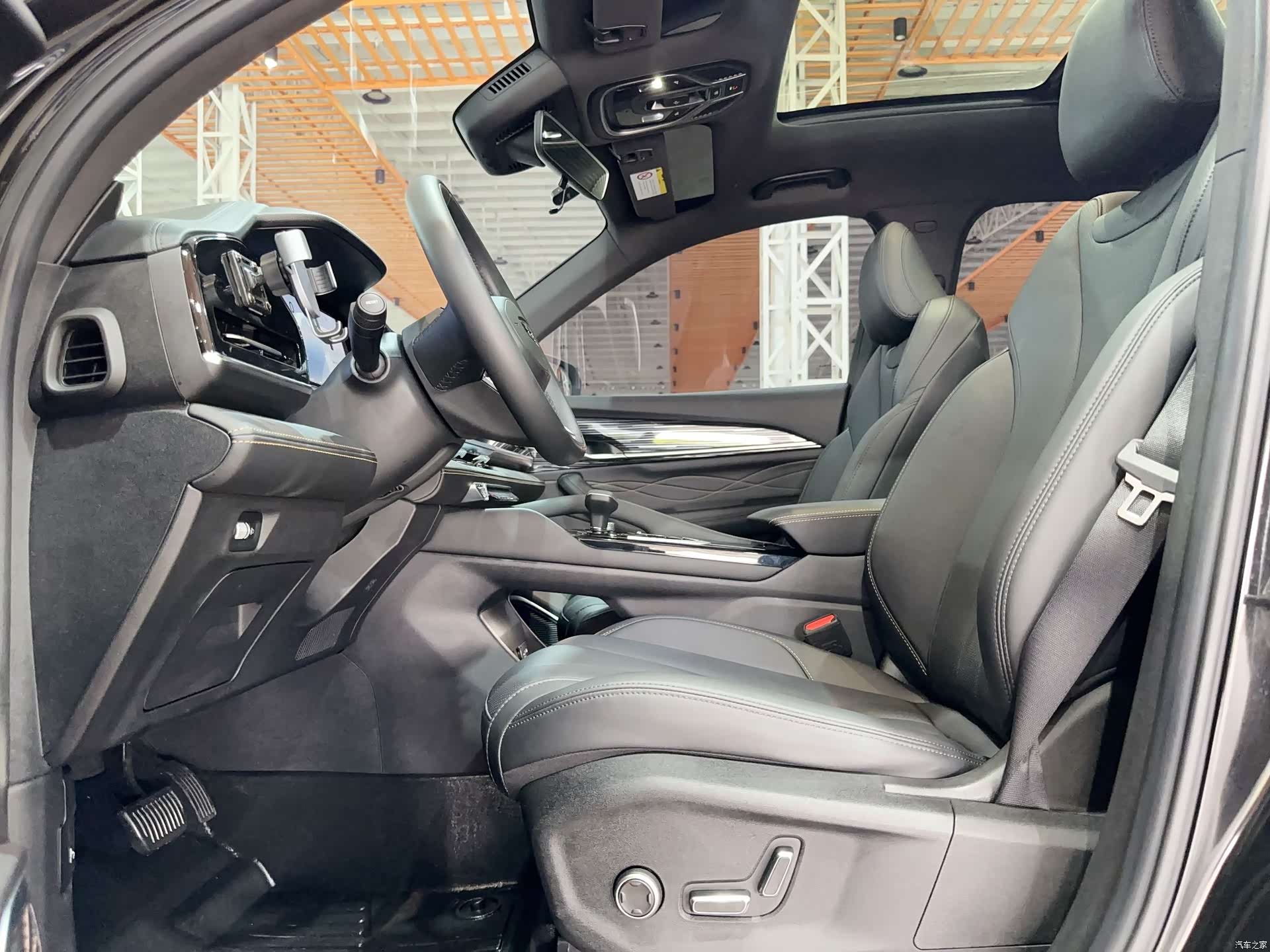 Geely Xingyue L, 2025 10