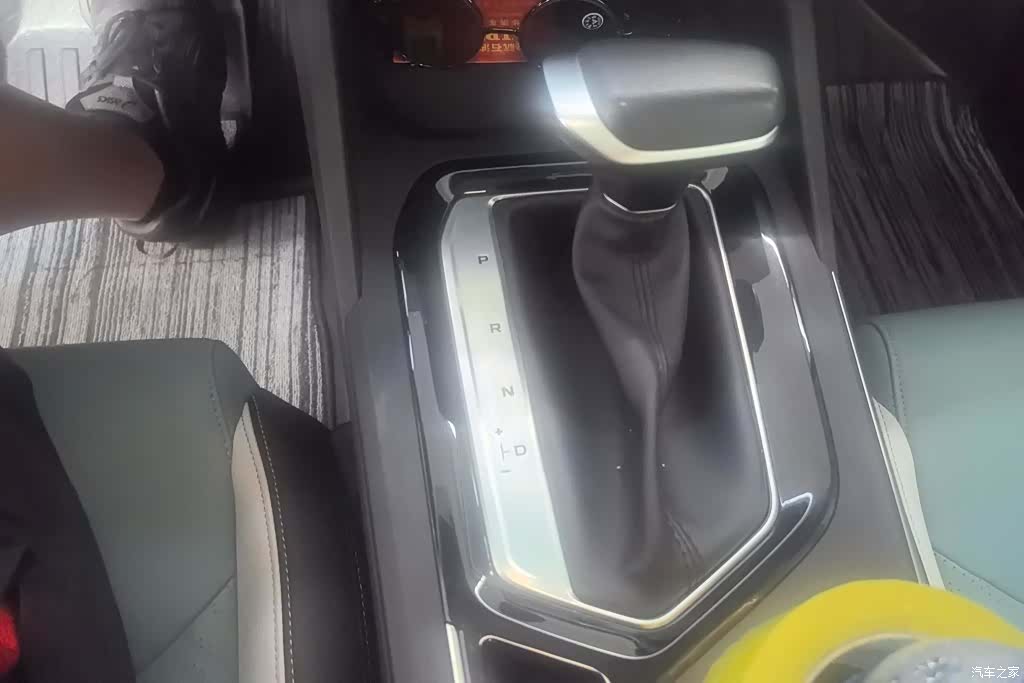 Geely Emgrand, 2023 16