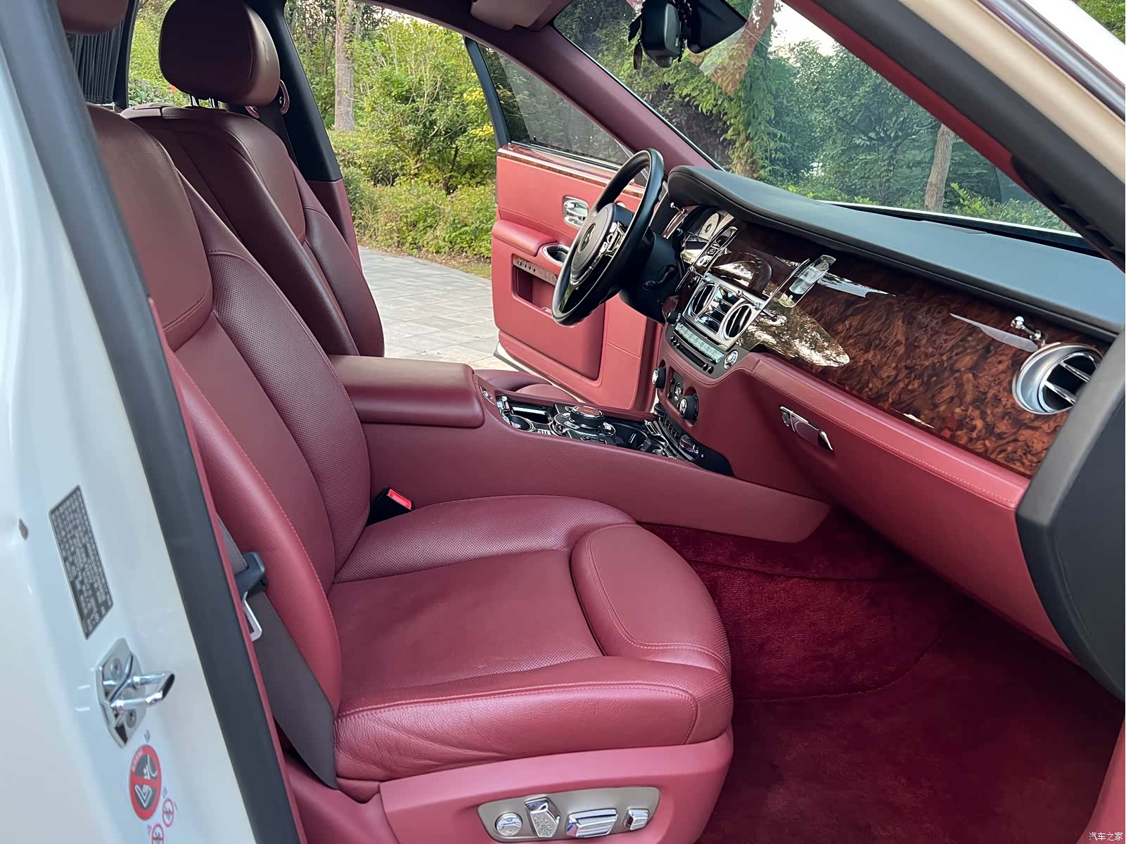 Rolls-Royce Ghost, 2016 13