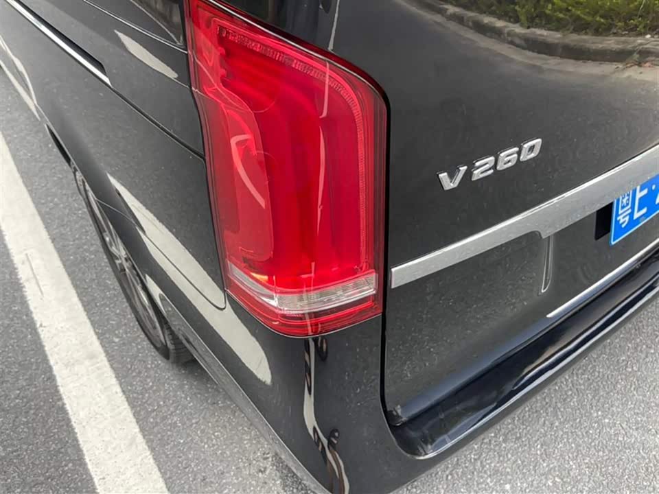 Mercedes-Benz V-class