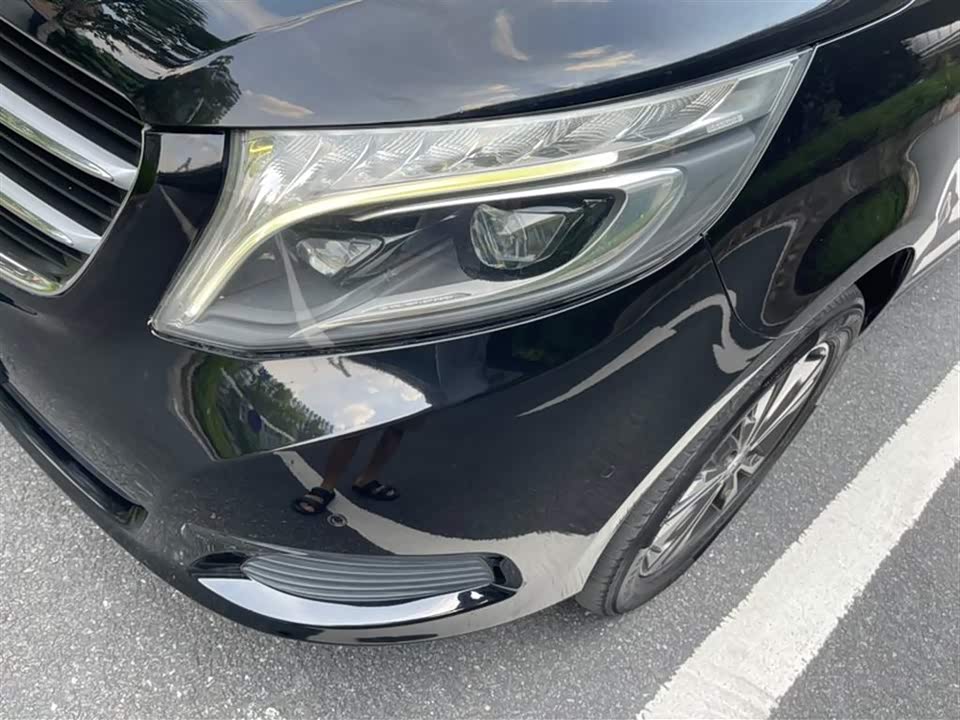 Mercedes-Benz V-class