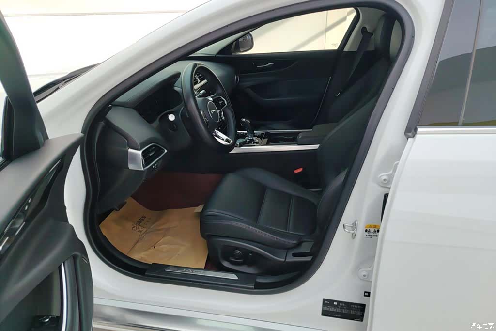Land Rover XEL, 2022 9