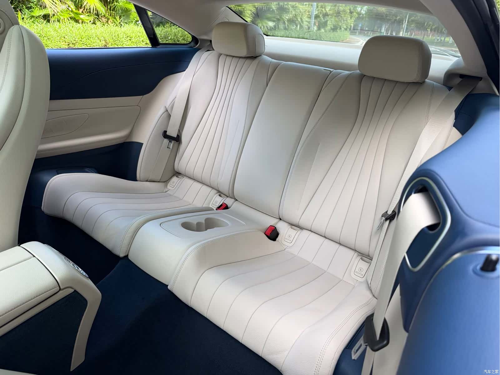 Mercedes-Benz E-Class, 2022 13