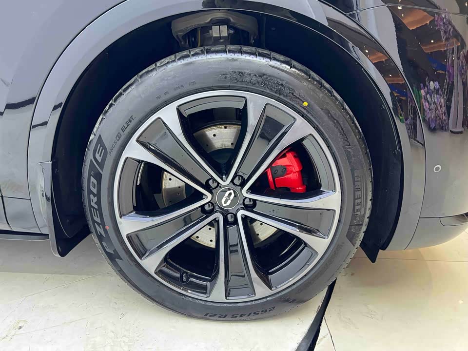 AITO Ask the world M8