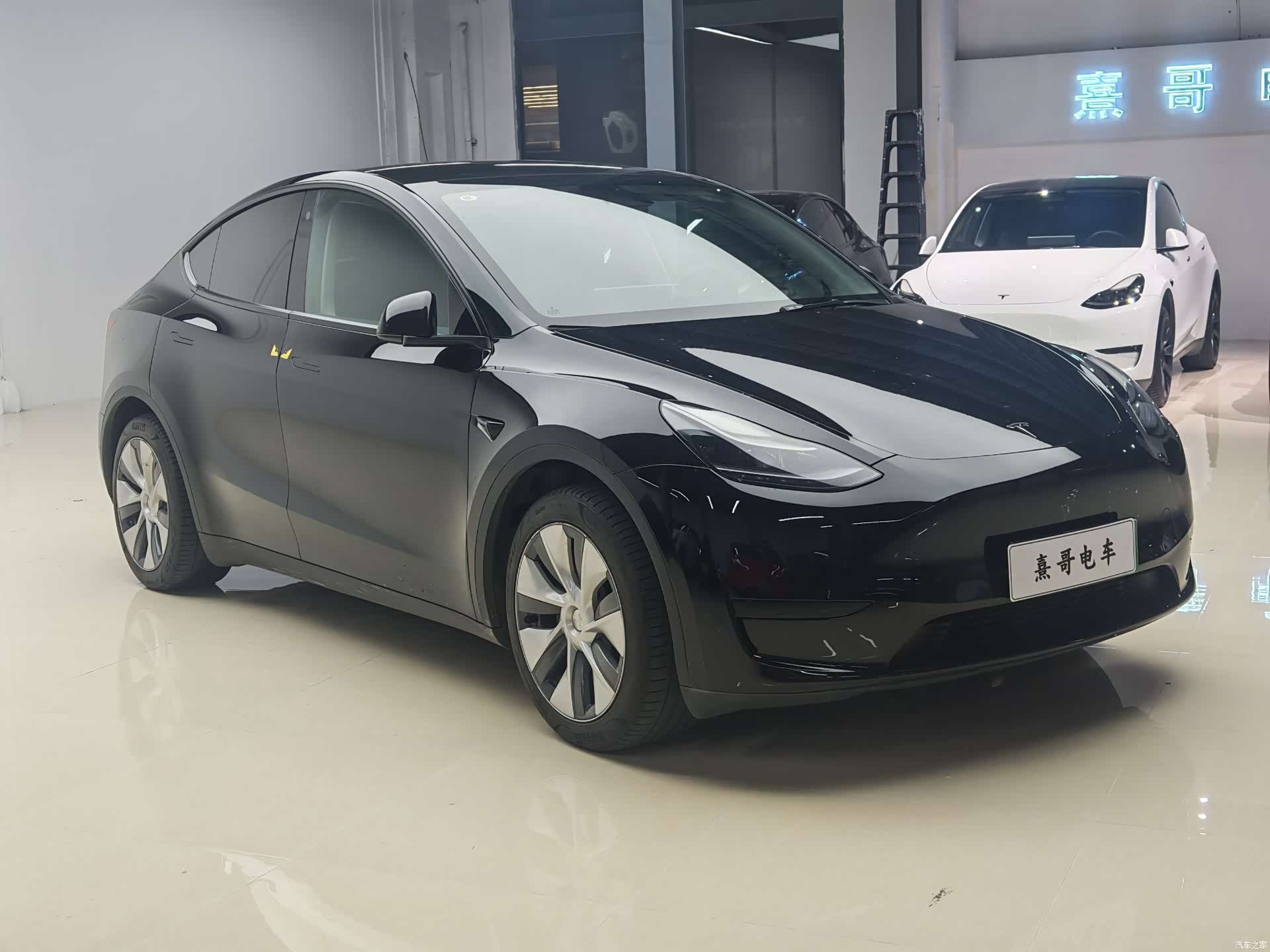 Tesla Model Y, 2022 3