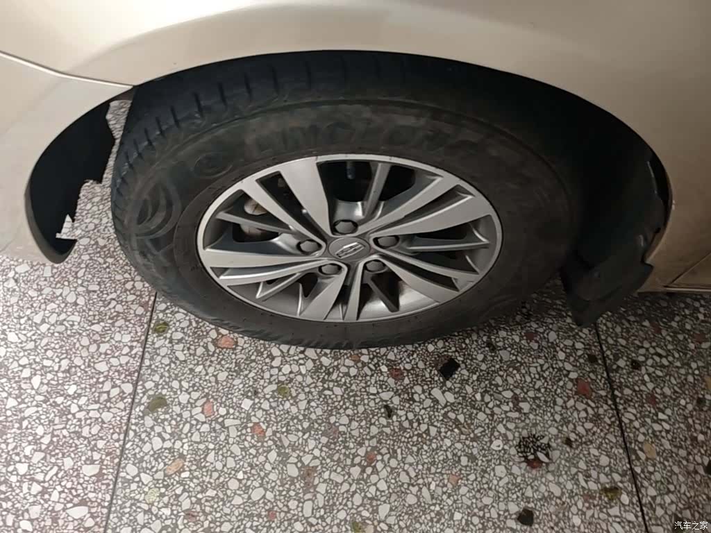 Geely Emgrand, 2019 23