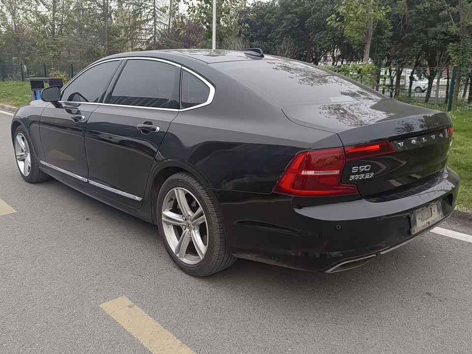 Volvo S90