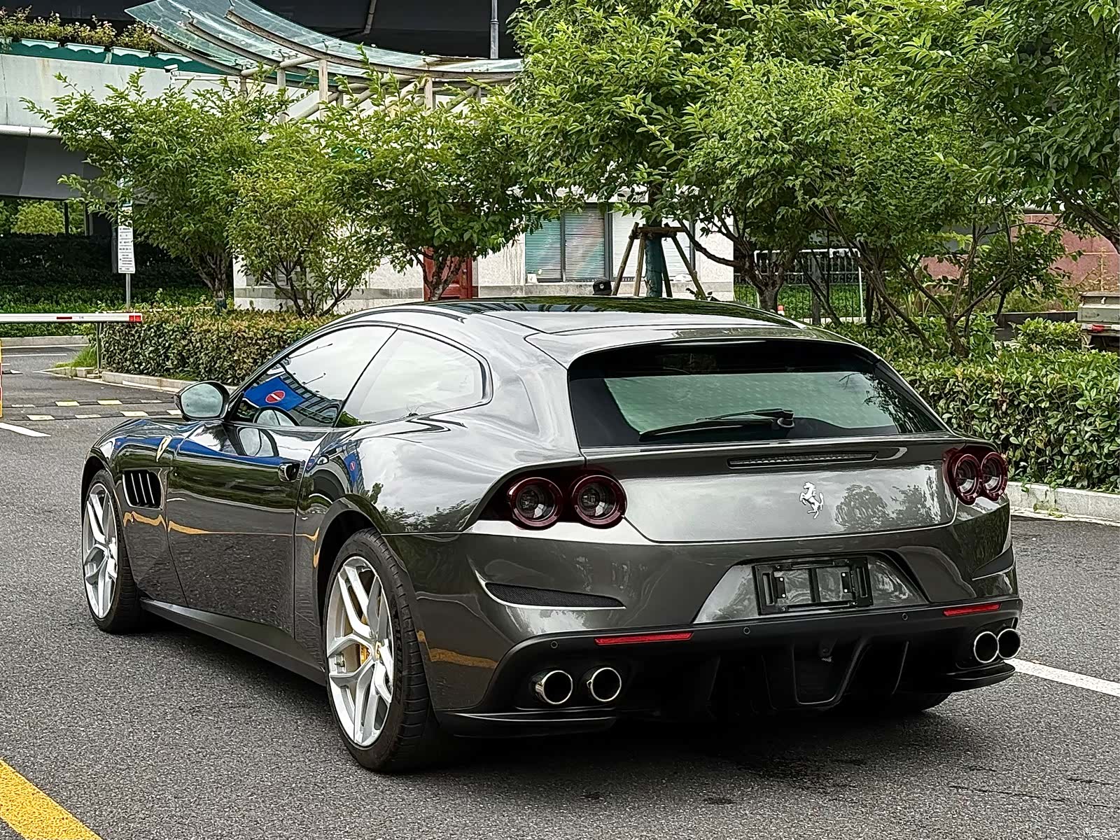 Ferrari GTC4Lus, 2020 6