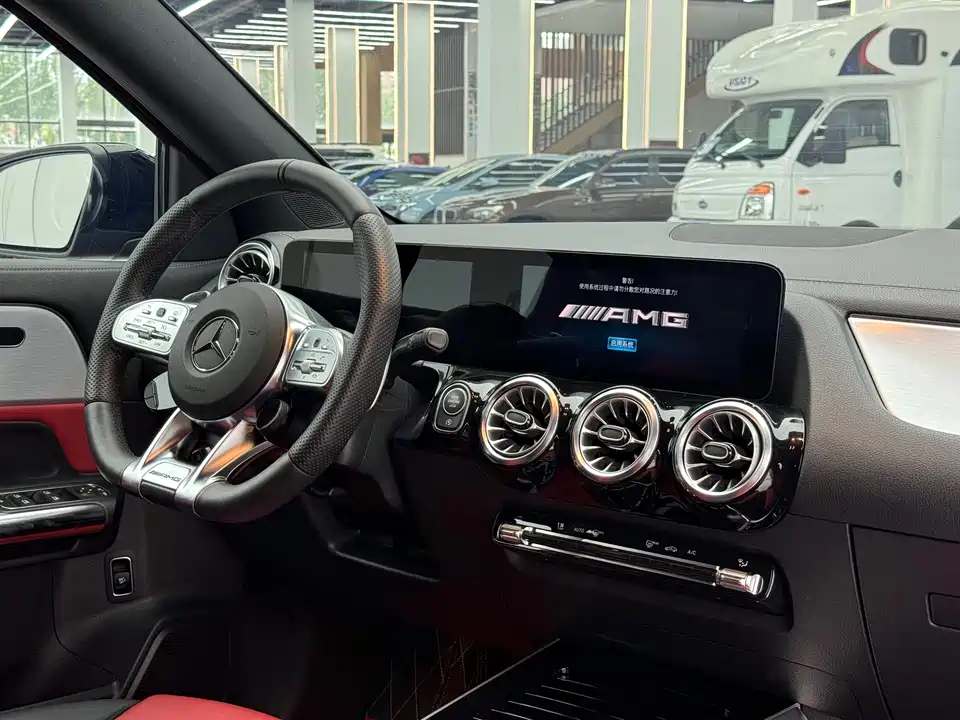 Mercedes-Benz GLA AMG Mercedes-Benz GLA AMG
