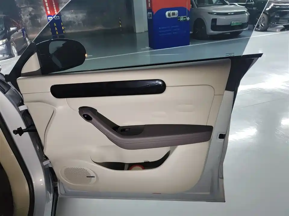 Leapmotor C11