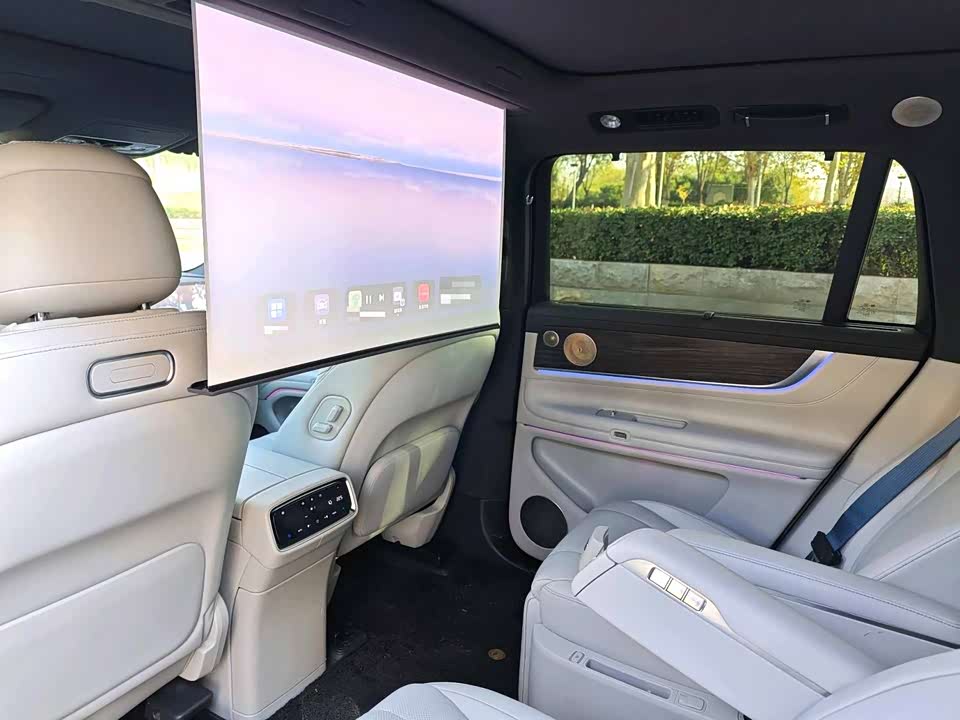 AITO Ask the world M9