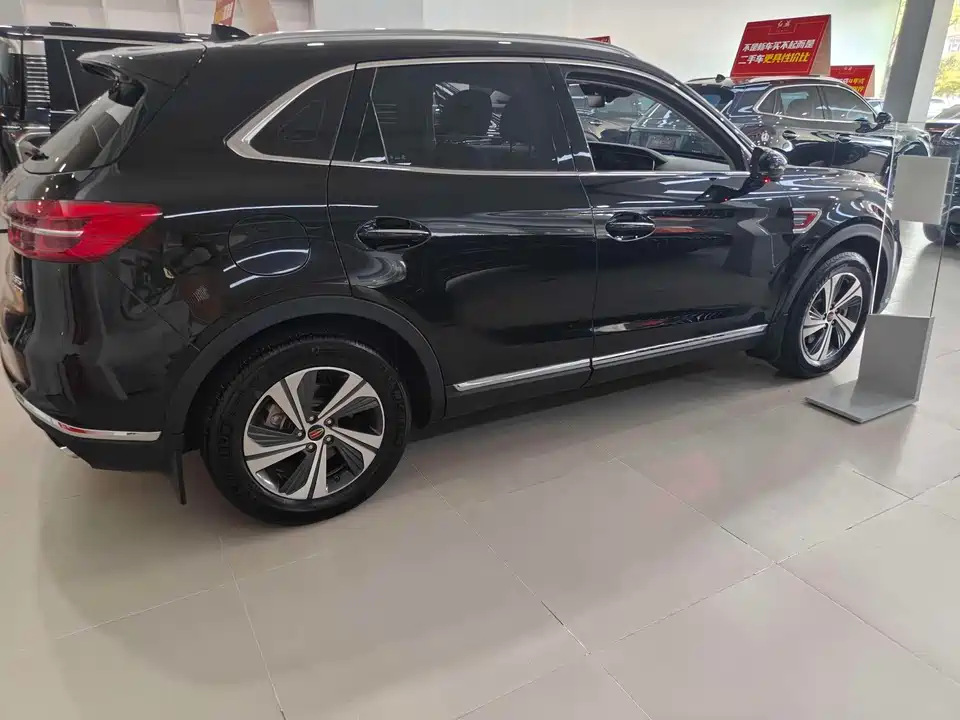 Hongqi HS5