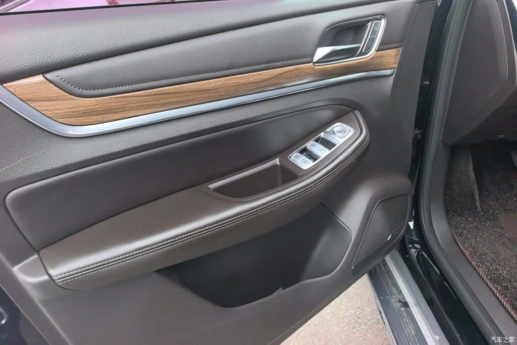 Roewe RX8, 2020 7