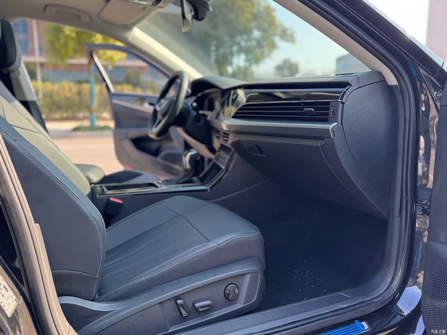 Volkswagen Passat, 2025 12