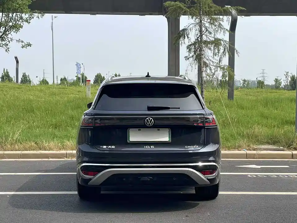 Volkswagen ID.6 CROZZ