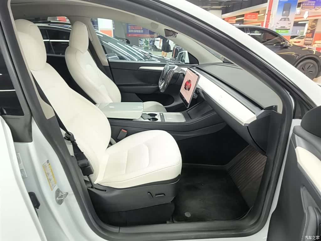 Tesla Model Y, 2023 25