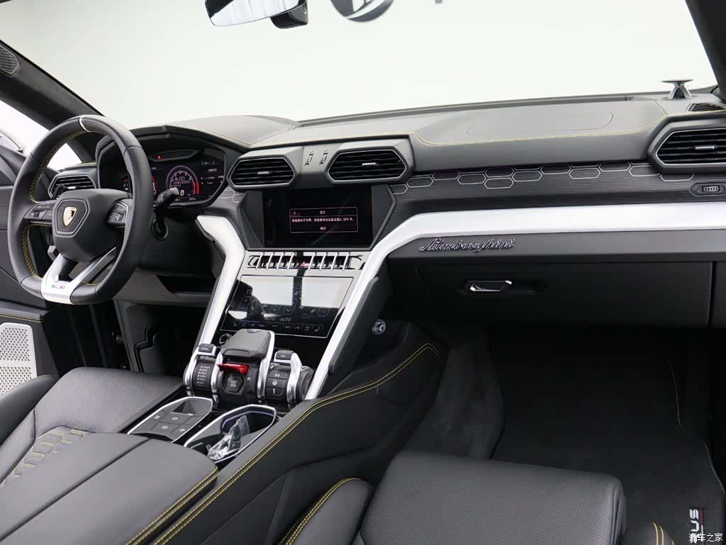 Lamborghini Urus, 2019 25