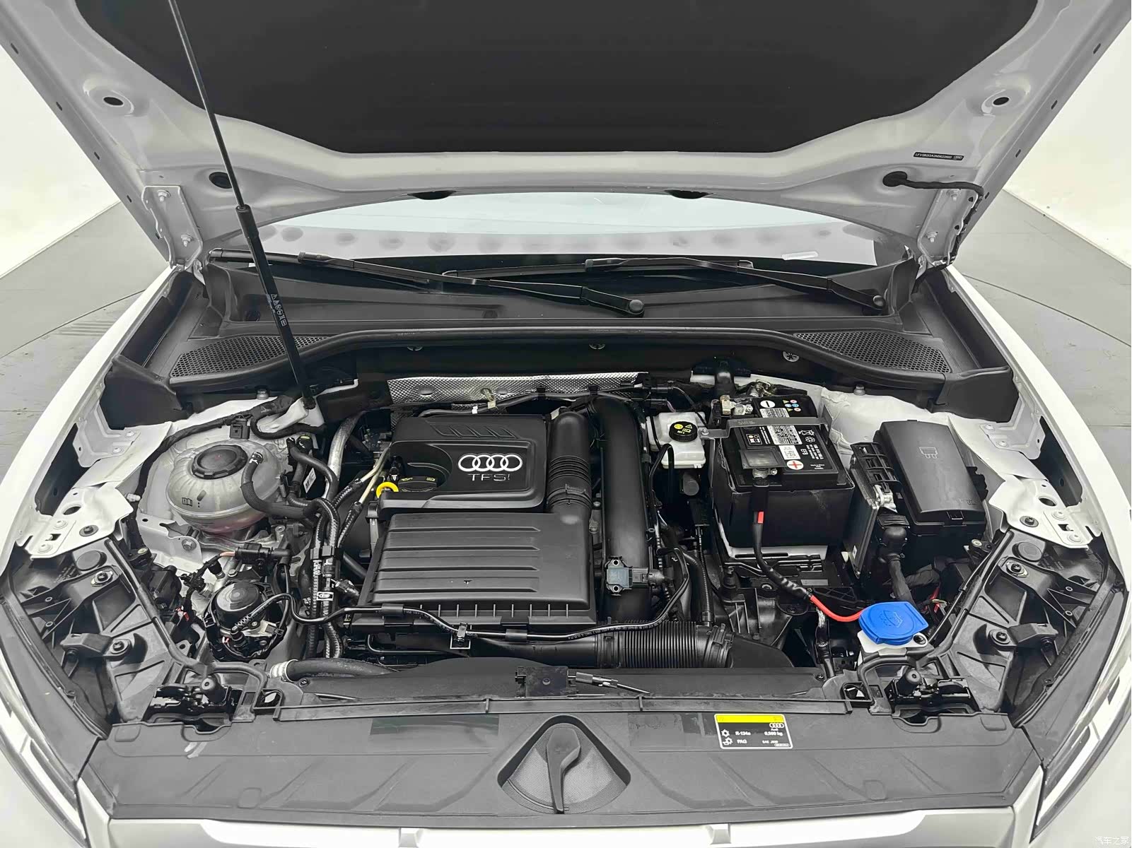 Audi Q2L, 2023 17