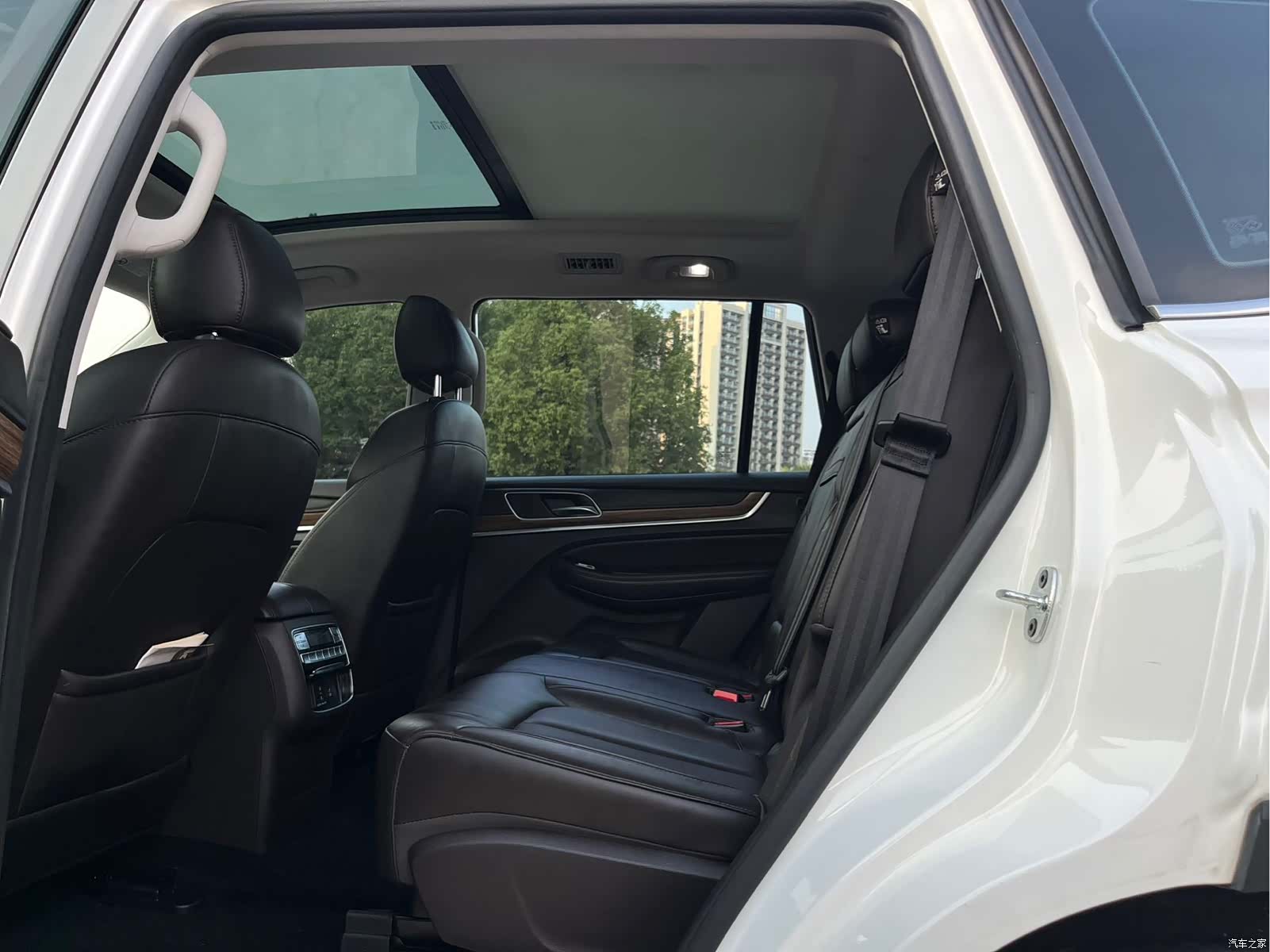 Roewe RX8, 2020 6
