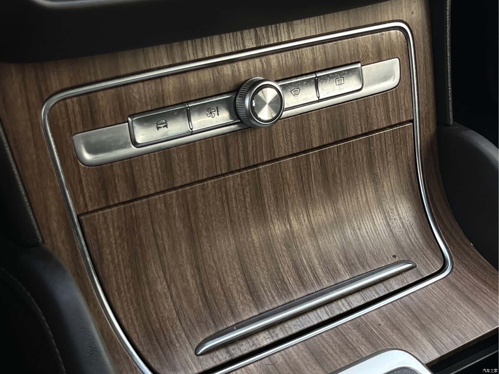 Roewe RX8, 2020 18