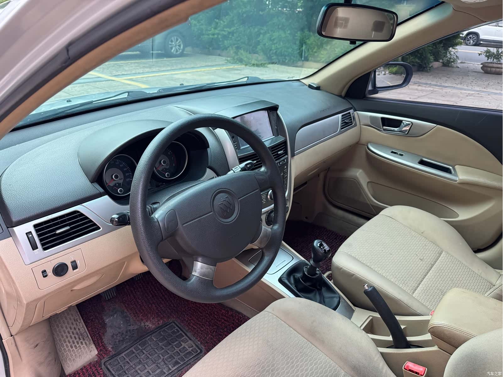 Buick 1.6LX-MT, 2011 16