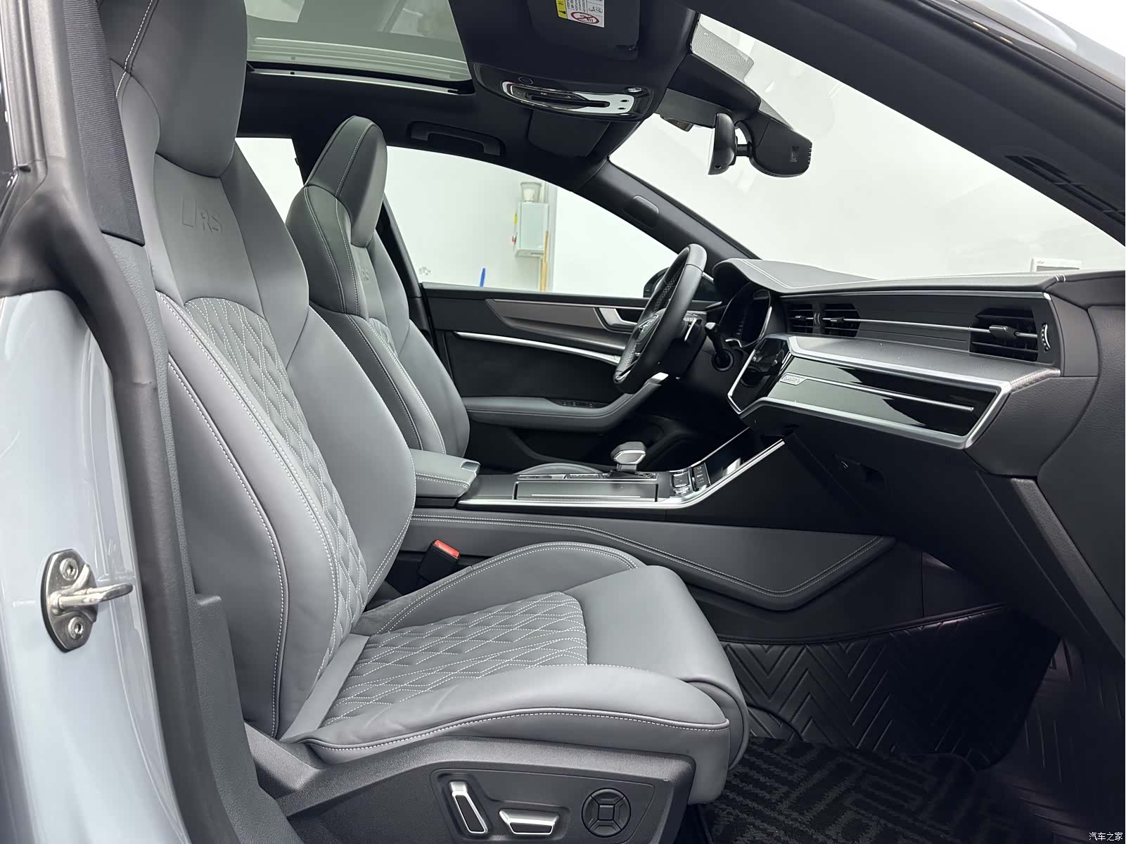 Audi A7L, 2025 13