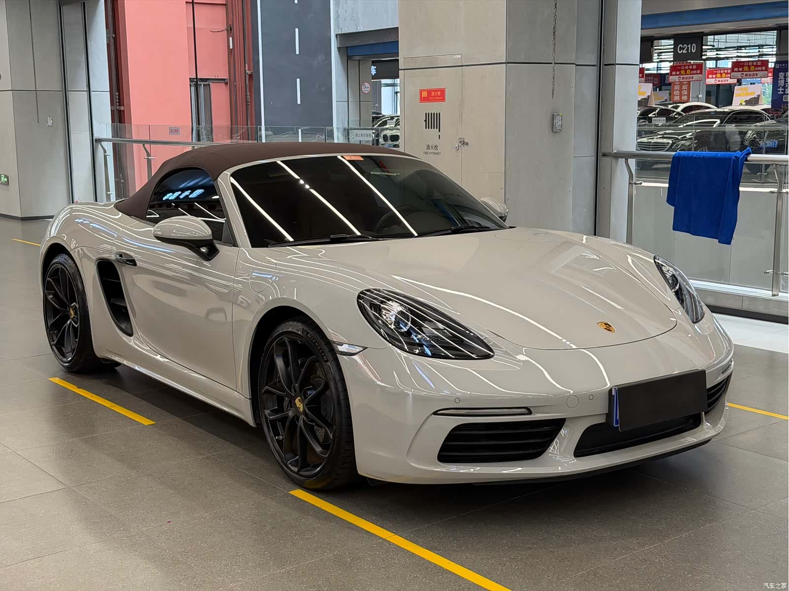Porsche Boxster, 2023 3