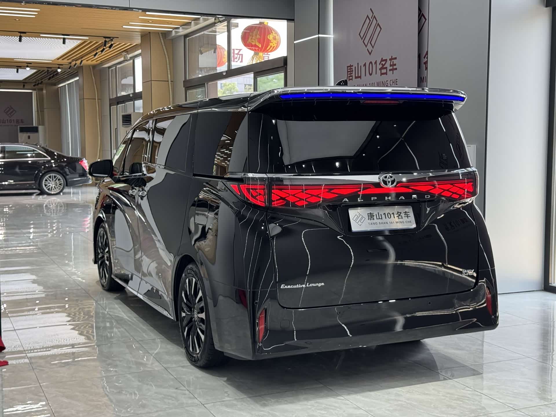 Toyota Alphard, 2025 9