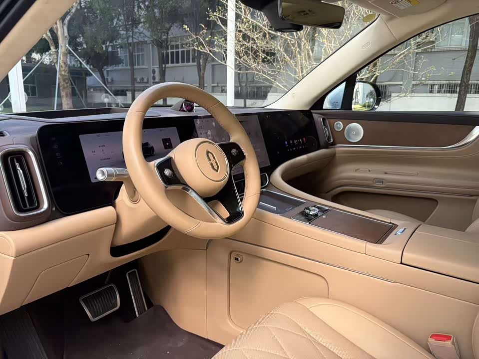 AITO Ask the world M9