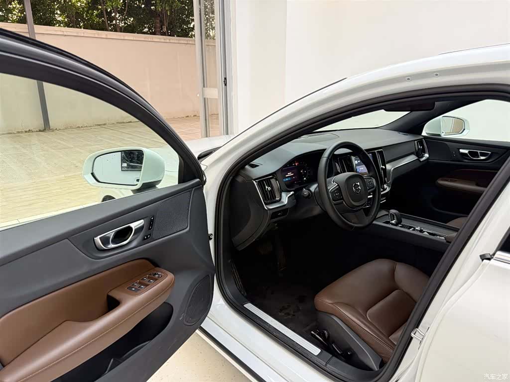 Volvo S60, 2025 11