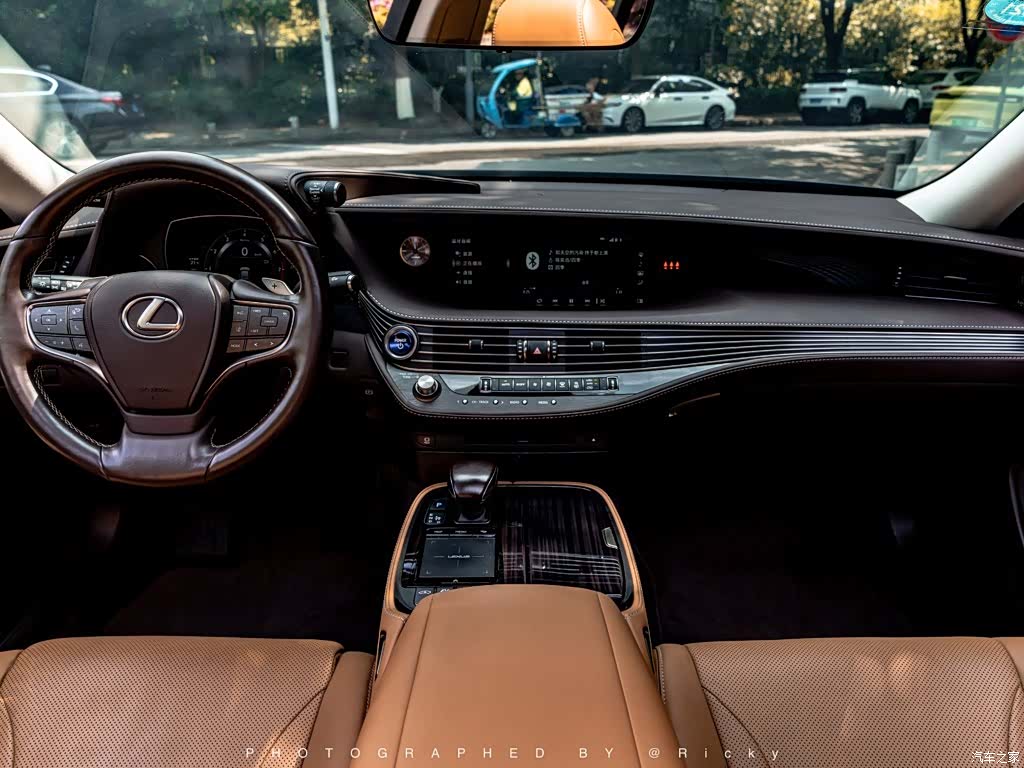 Lexus LS, 2018 4