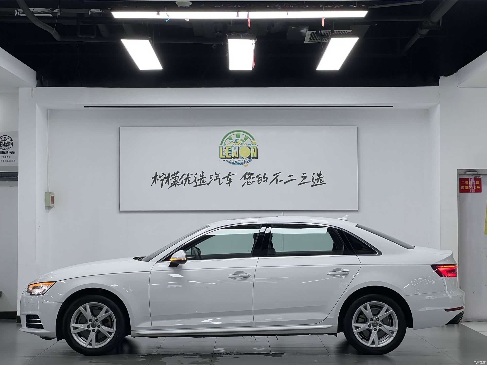 Audi A4L, 2018 все фото