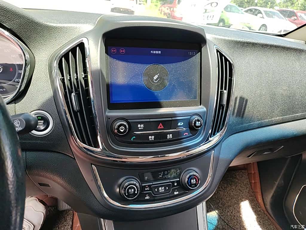 Wuling 560, 2018 13