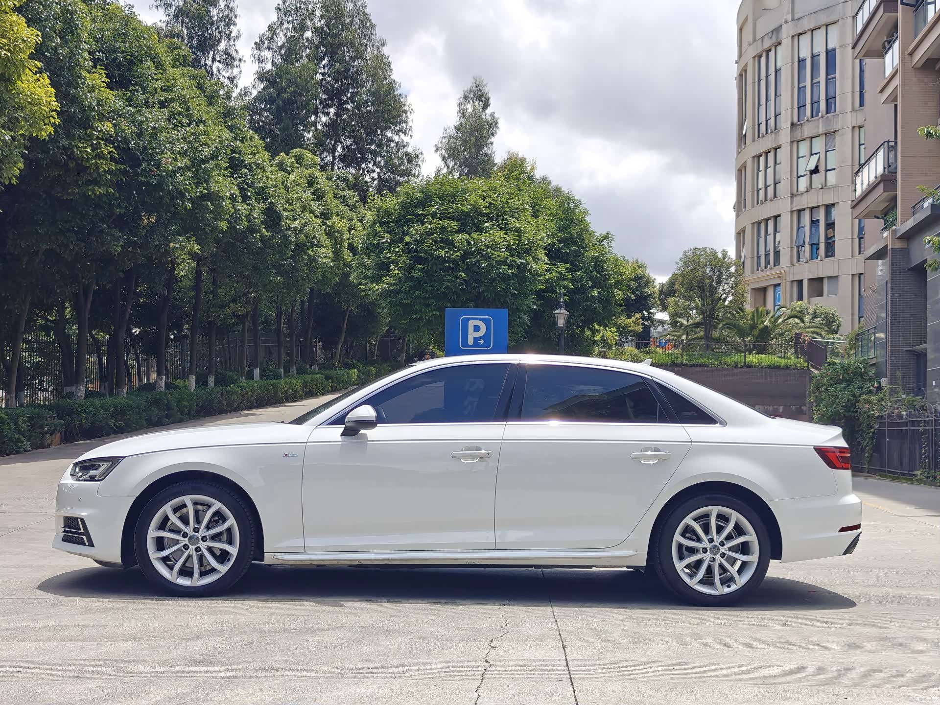 Audi A4L, 2018 4