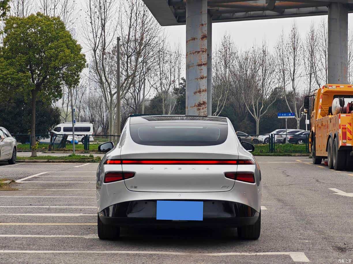 Xpeng P7, 2023 8