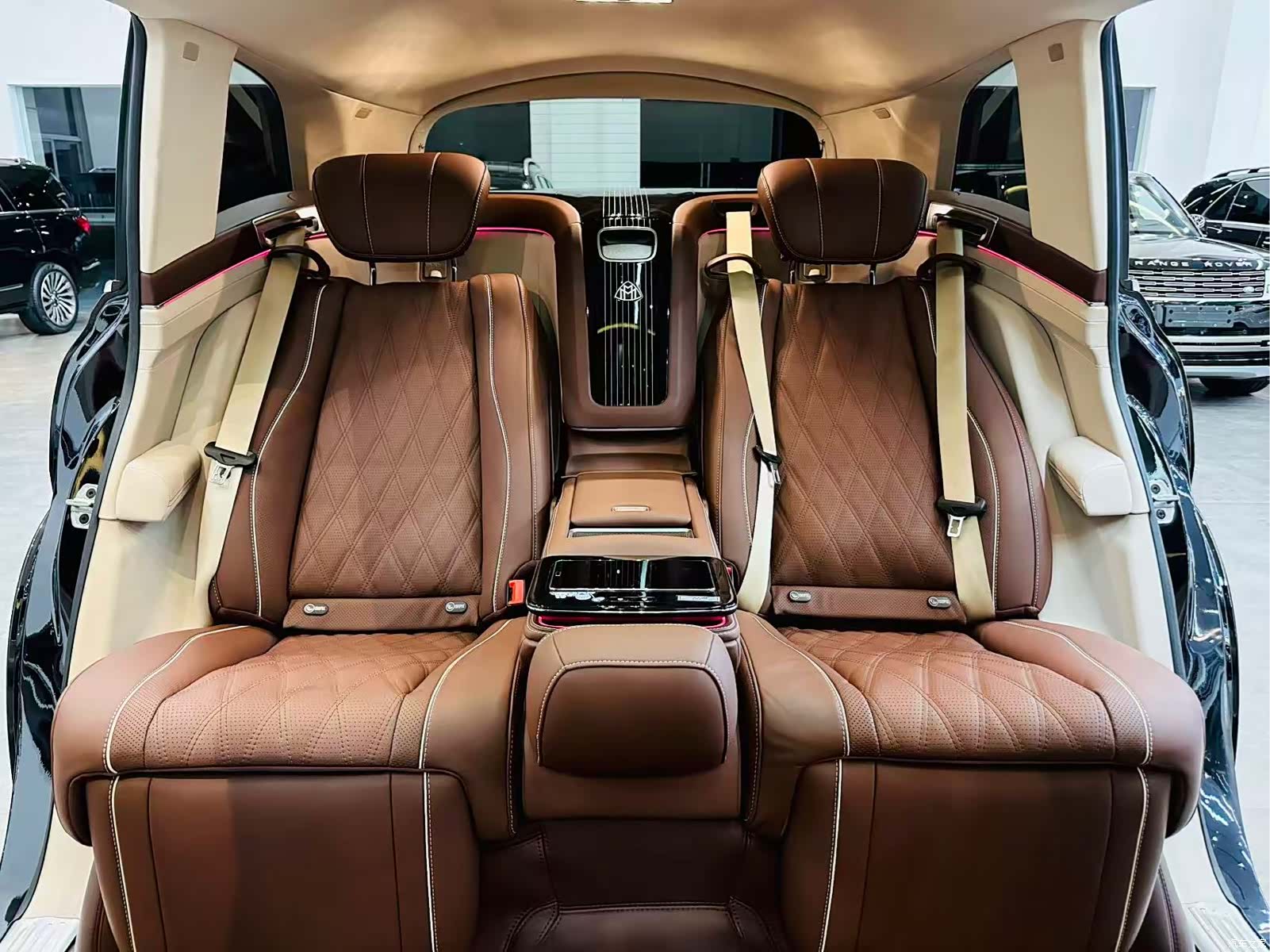 Mercedes-Benz GLS, 2024 10