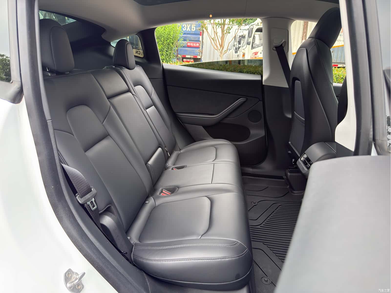 Tesla Model Y, 2022 10