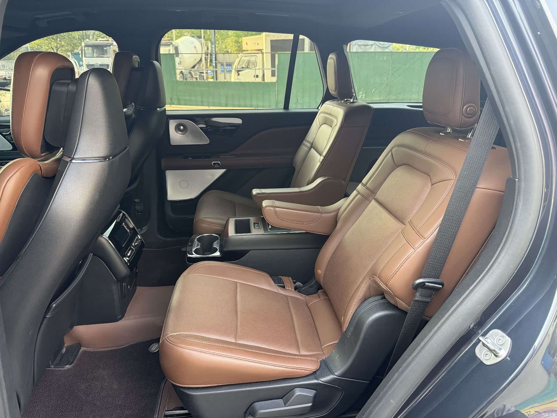 Lincoln Aviator, 2021 все фото
