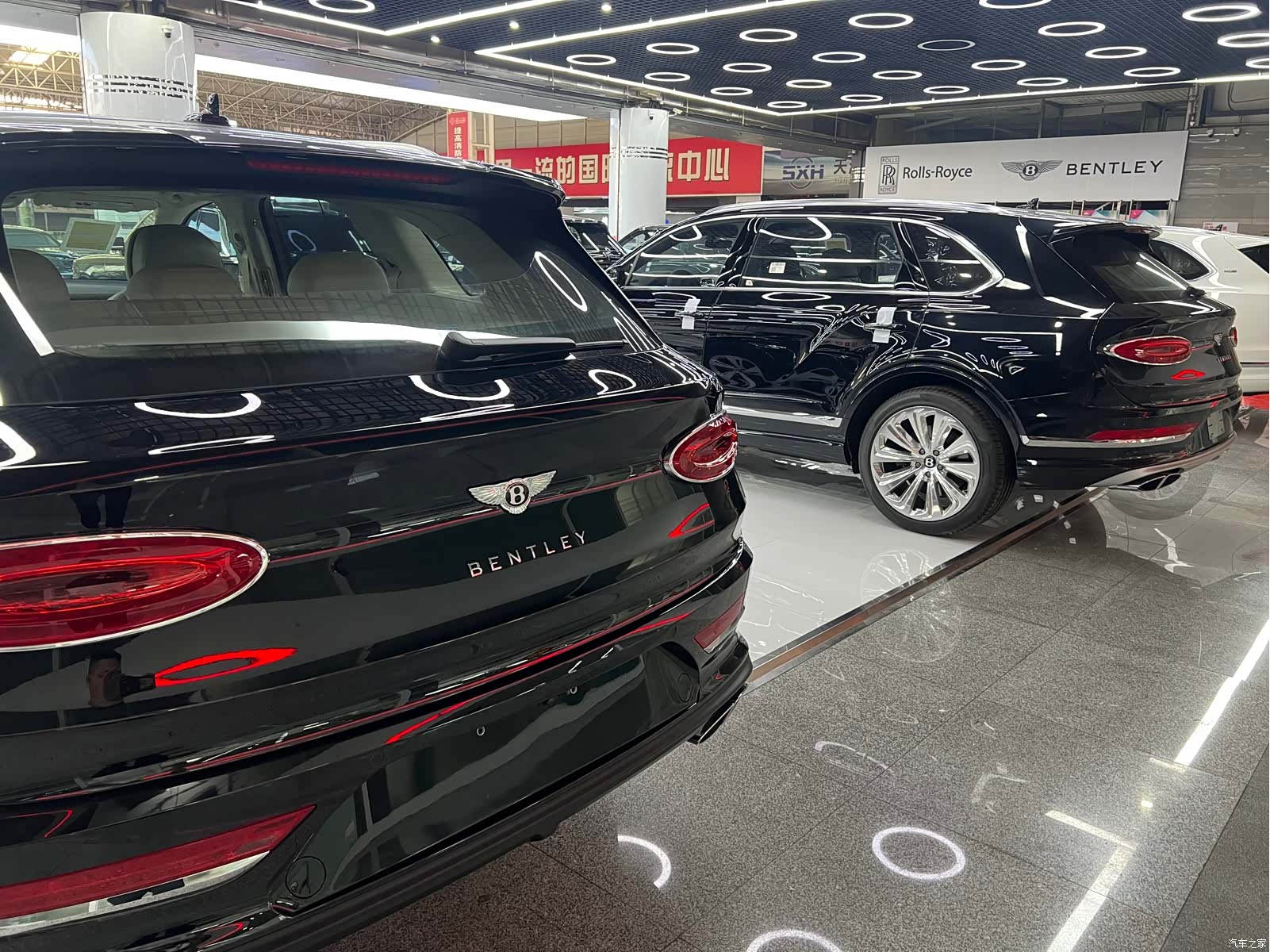 Bentley Bentayga, 2024 23