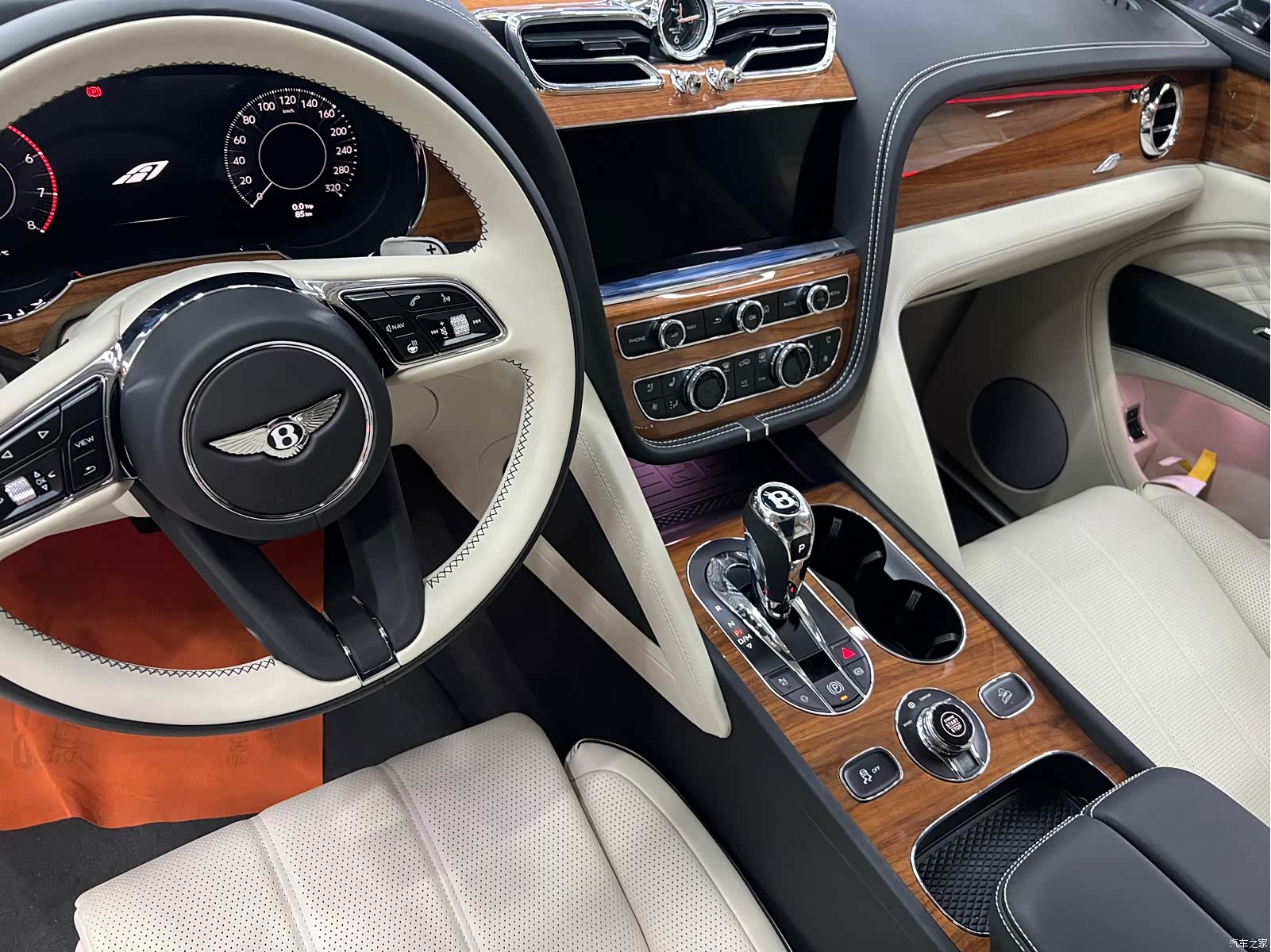 Bentley Bentayga, 2024 16