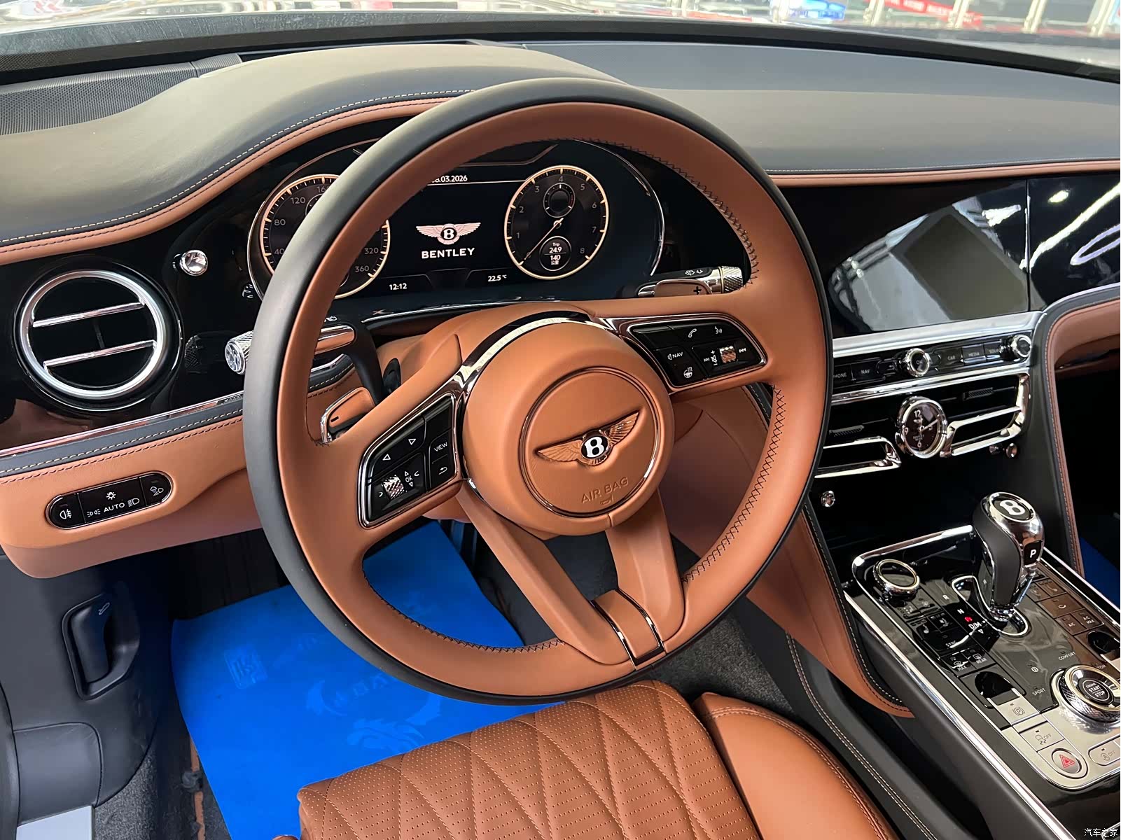 Bentley Flying Spur, 1900 13