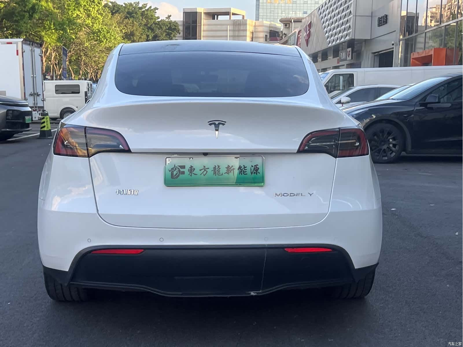 Tesla Model Y, 2023 32