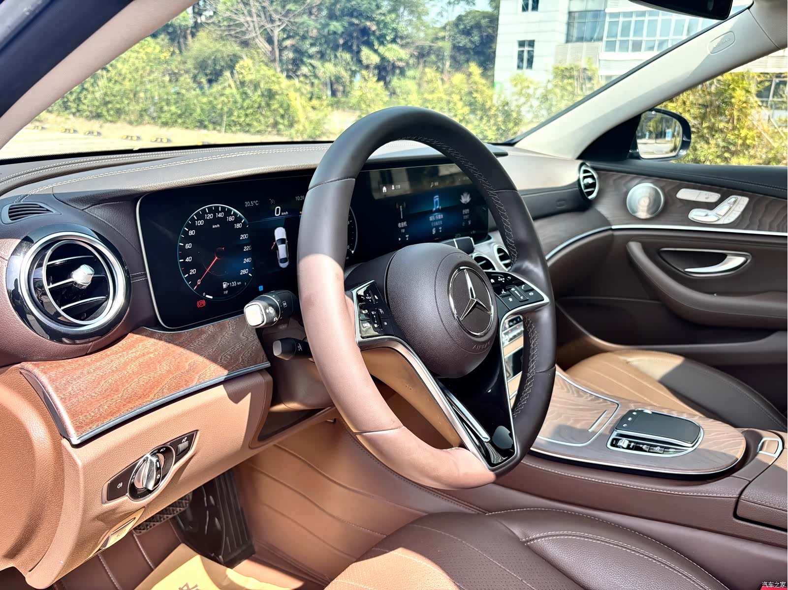 Mercedes-Benz E-Class, 2023 11