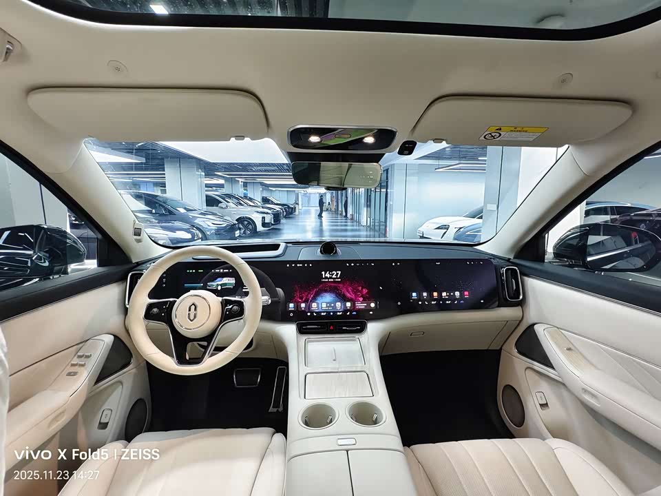 AITO Ask the world M8