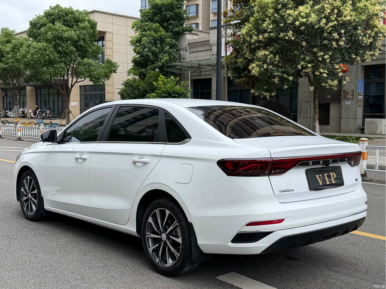 Geely Emgrand, 2025 14