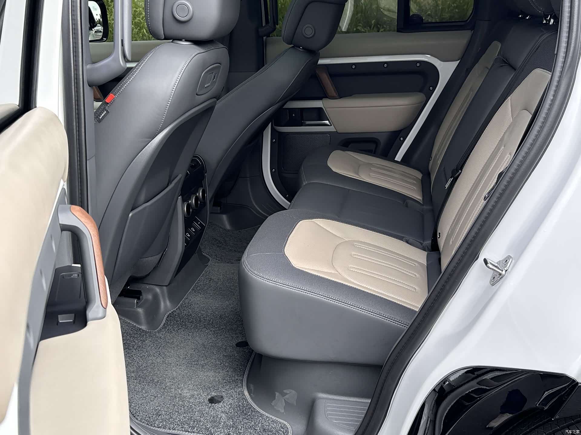 Land Rover Defender, 2021 12
