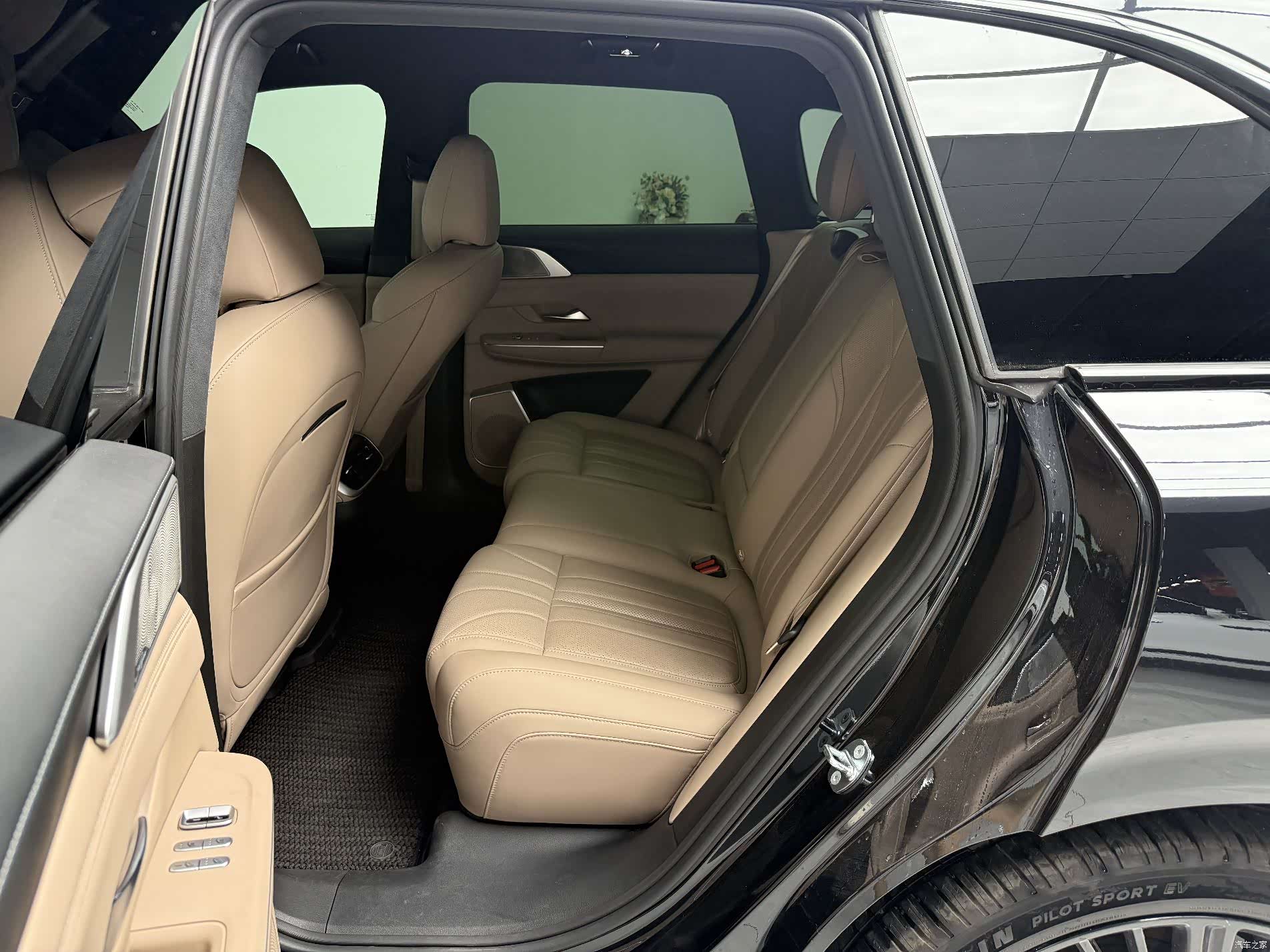Xpeng G9, 2025 10