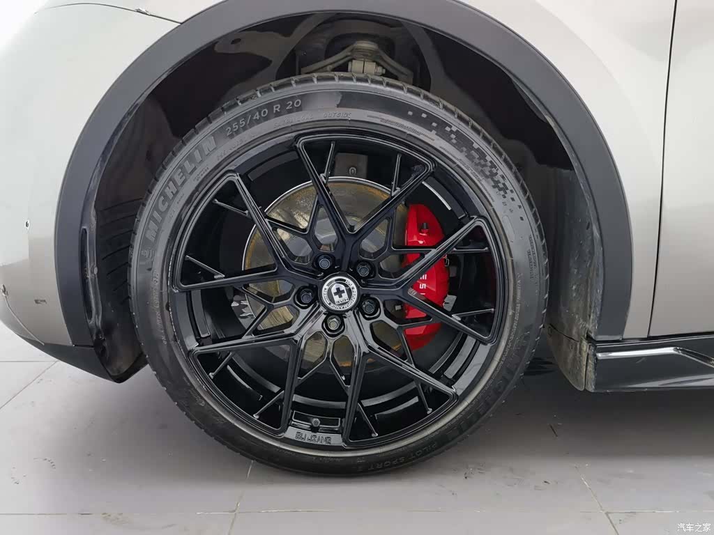 Tesla Model Y, 2024 17