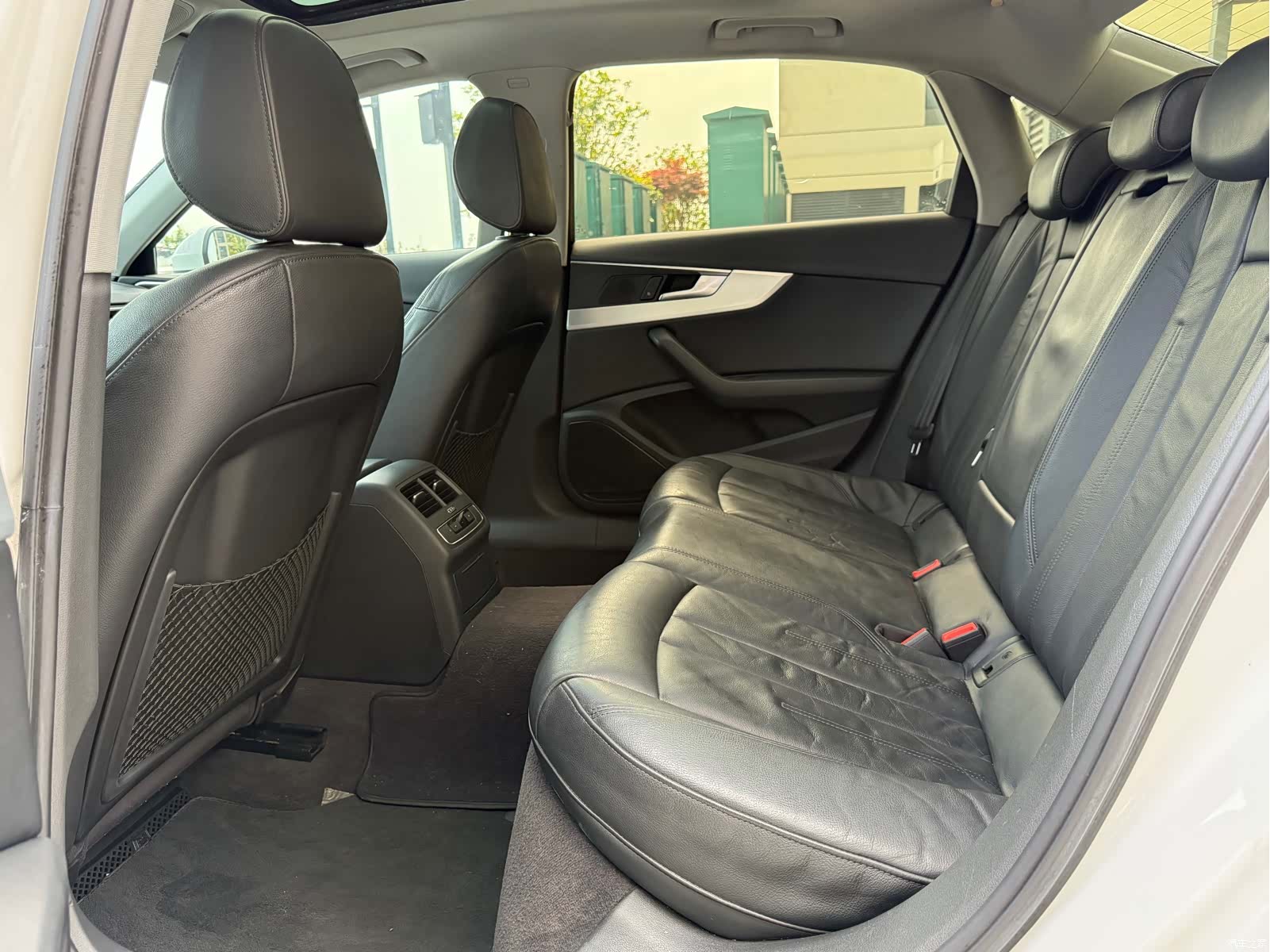 Audi A4L, 2018 все фото