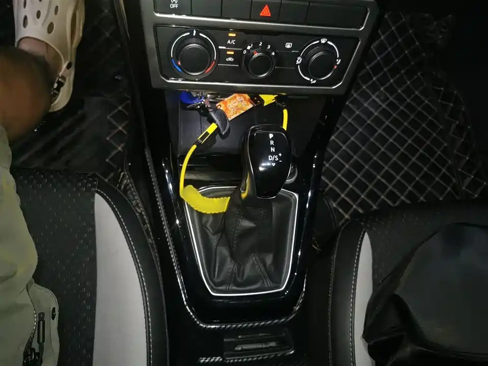 Volkswagen Exploring the shadow